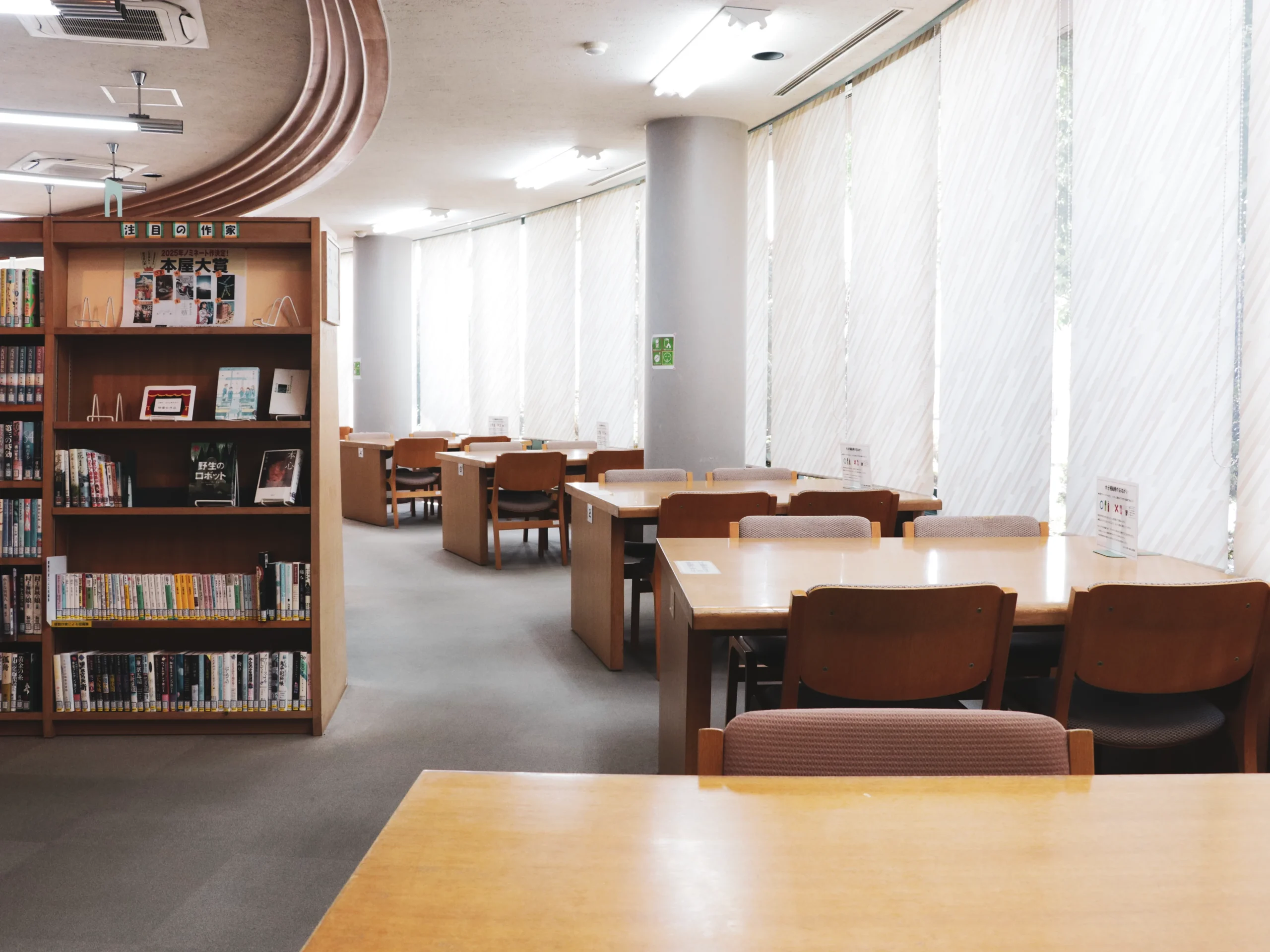 ゆったりとした館内